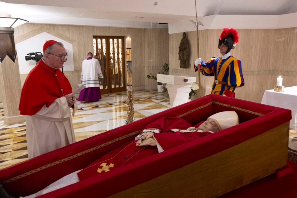 prima immagini foto papa francesco bara