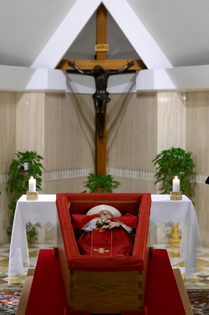 prima immagini foto papa francesco bara