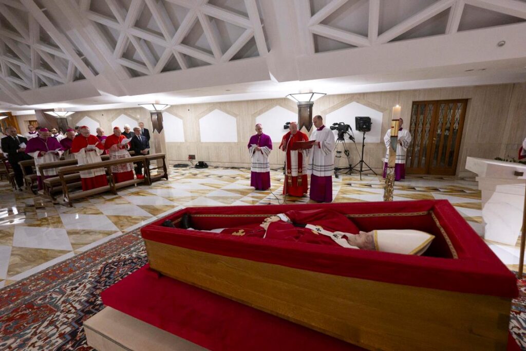 prima immagini foto papa francesco bara