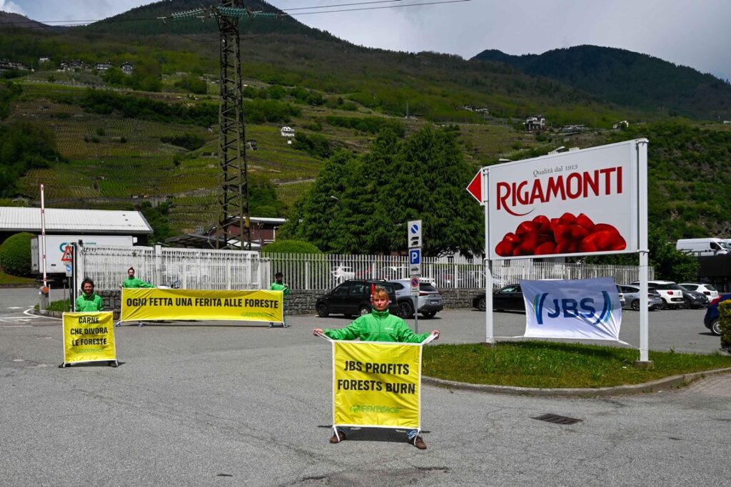 protesta greenpeace rigamonti jbs