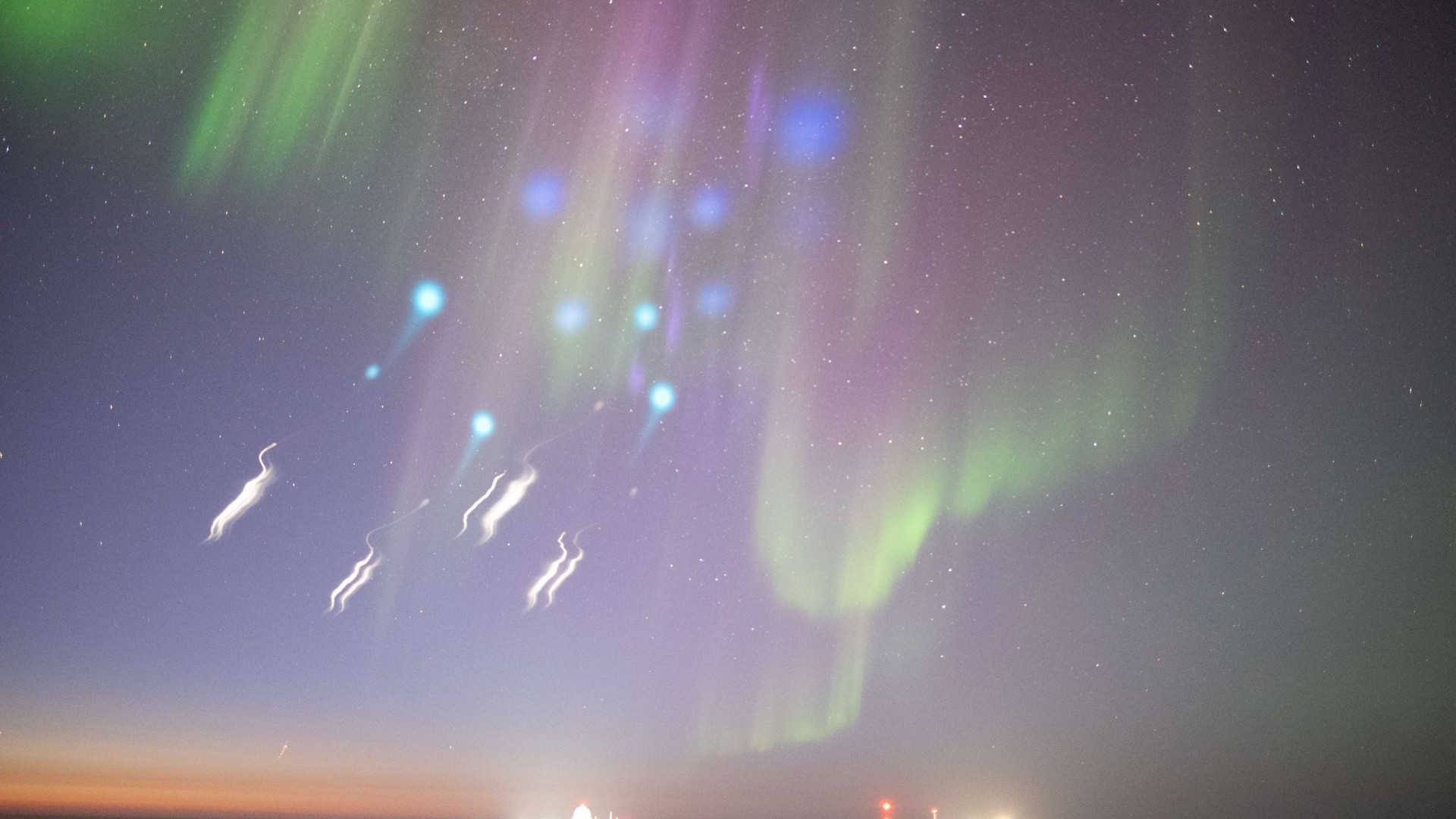Razzi NASA nell’aurora boreale: esperimento luminoso in Alaska