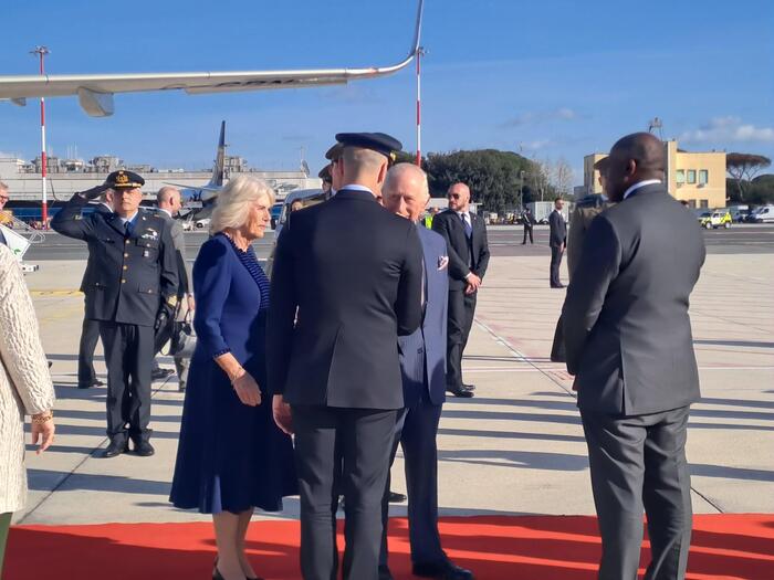 re carlo e camilla italia