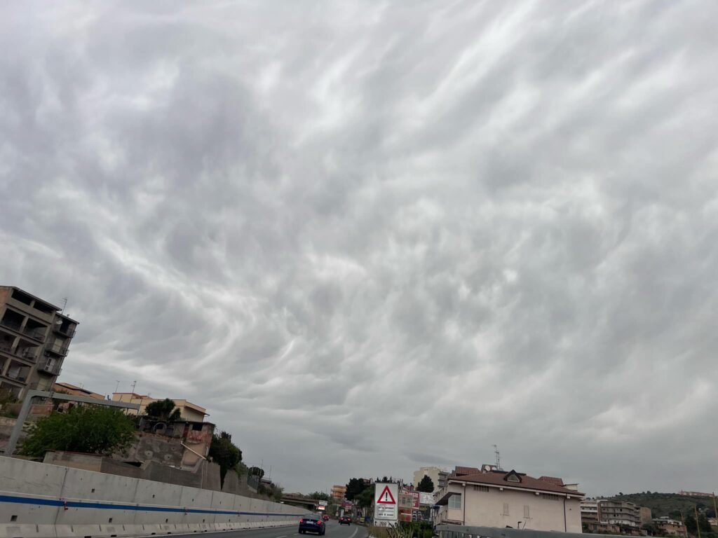 sabbia del sahara maltempo stretto di messina 14 aprile 2025