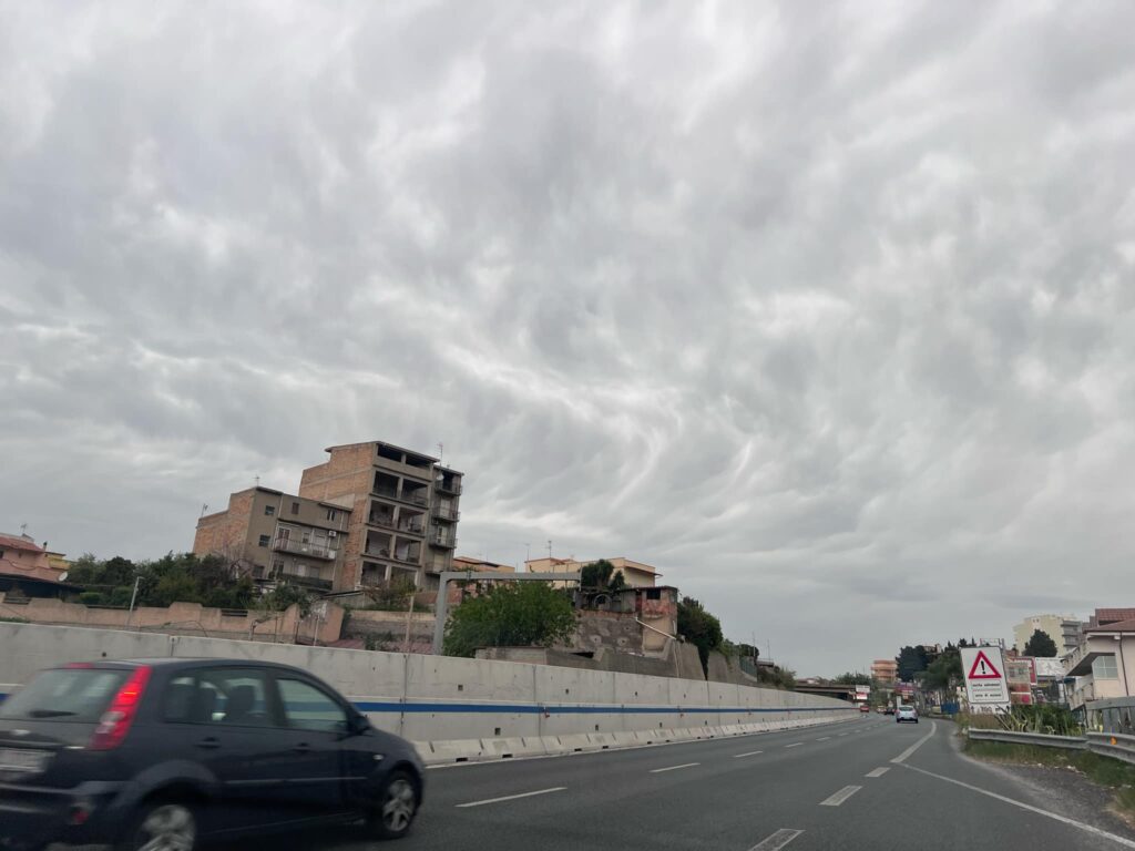 sabbia del sahara maltempo stretto di messina 14 aprile 2025