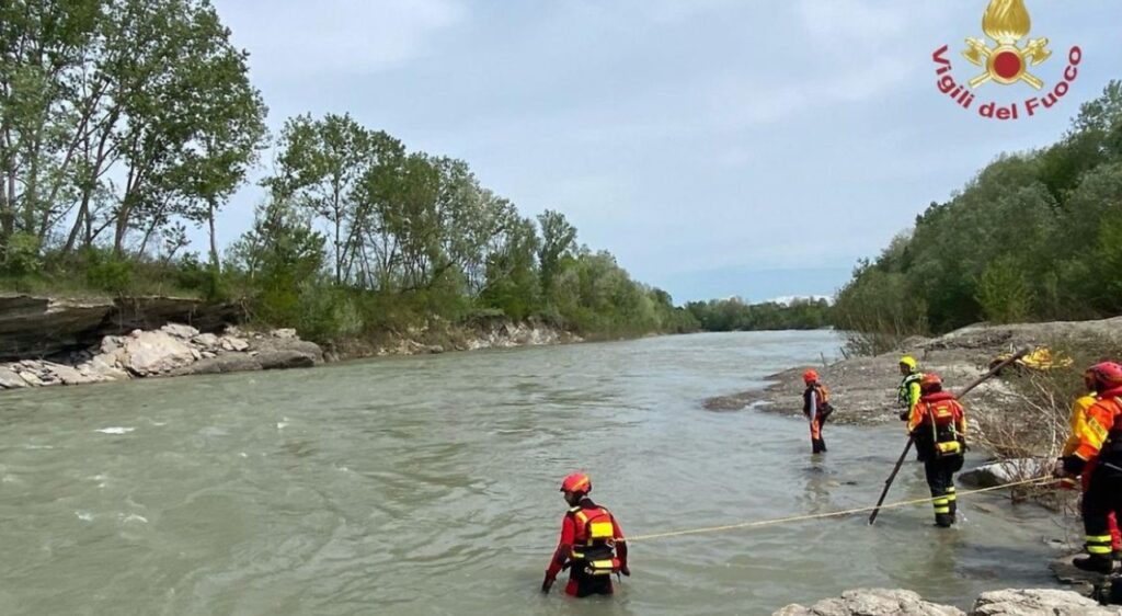 vigili del fuoco fiume
