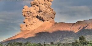 vulcano Kanlaon Filippine eruzione