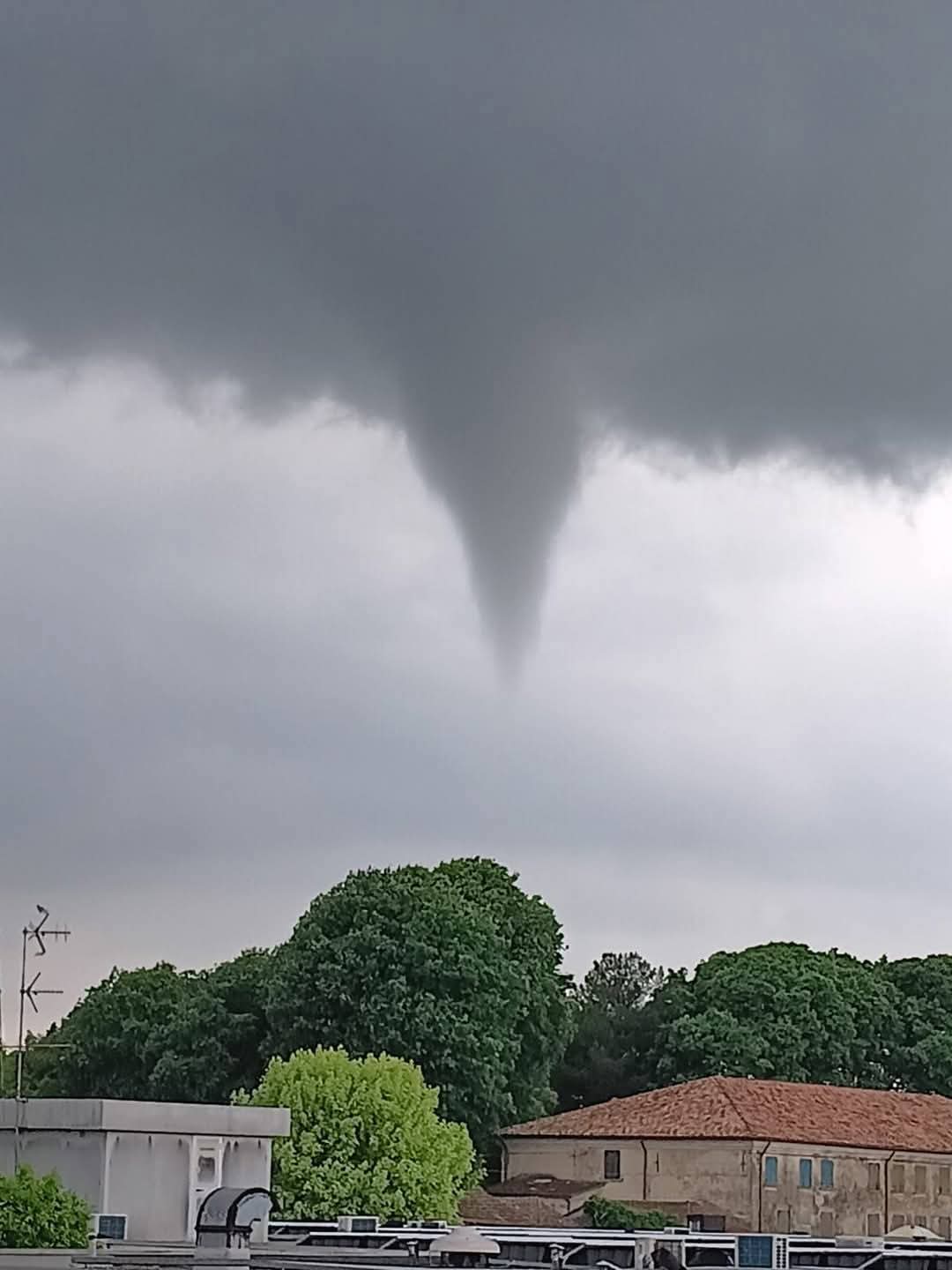 Funnel cloud nel Ferrarese