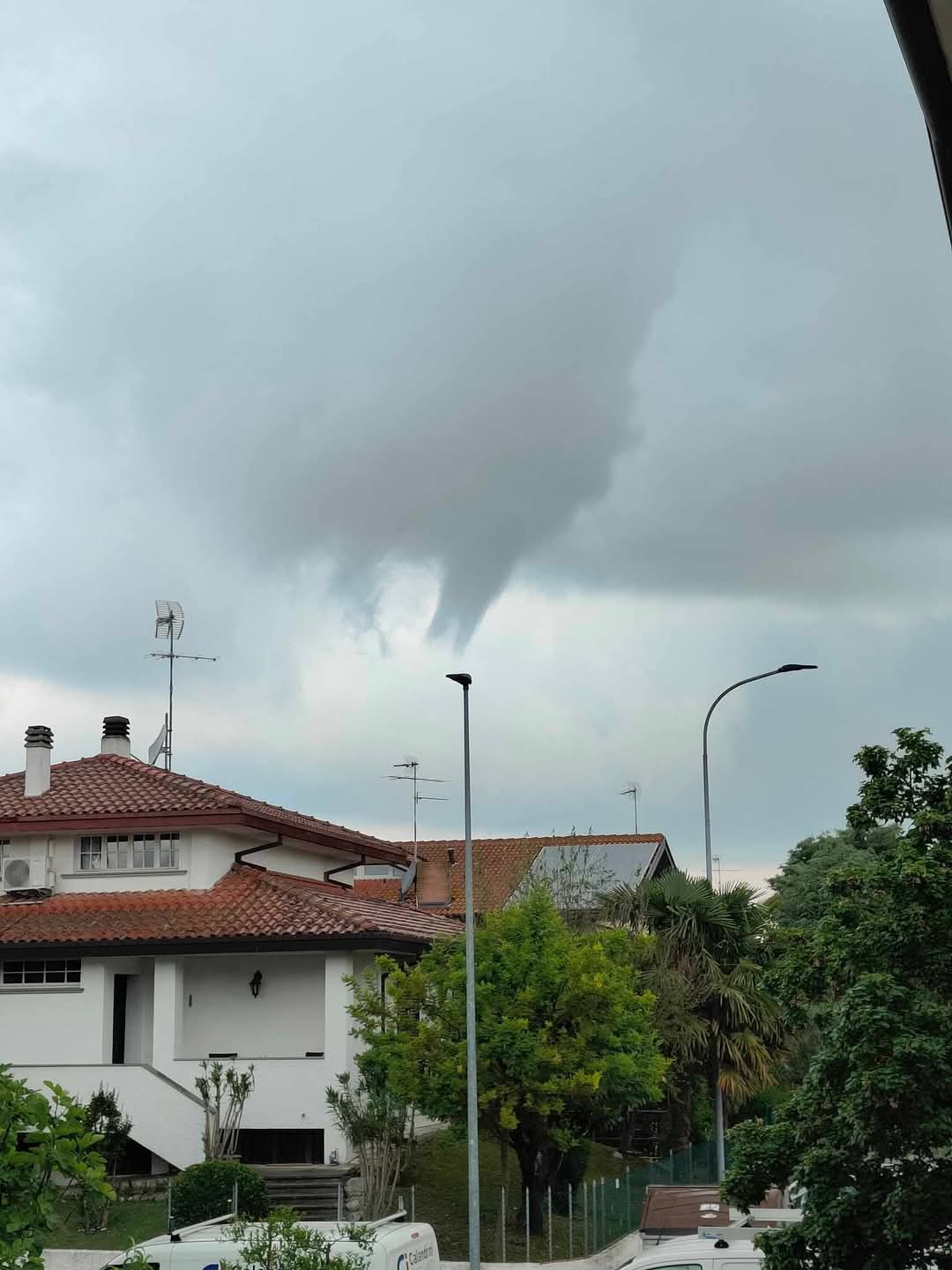 Funnel cloud Emilia Romagna 