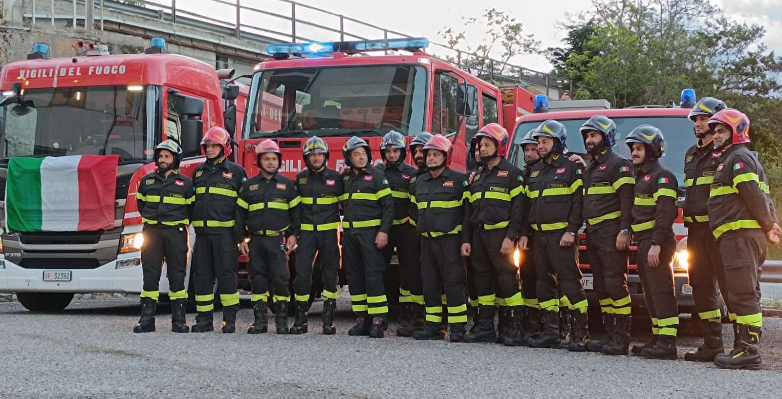 Saverio Spadafora va in pensione dopo 32 anni di servizio nei Vigili del Fuoco: l’omaggio | FOTO