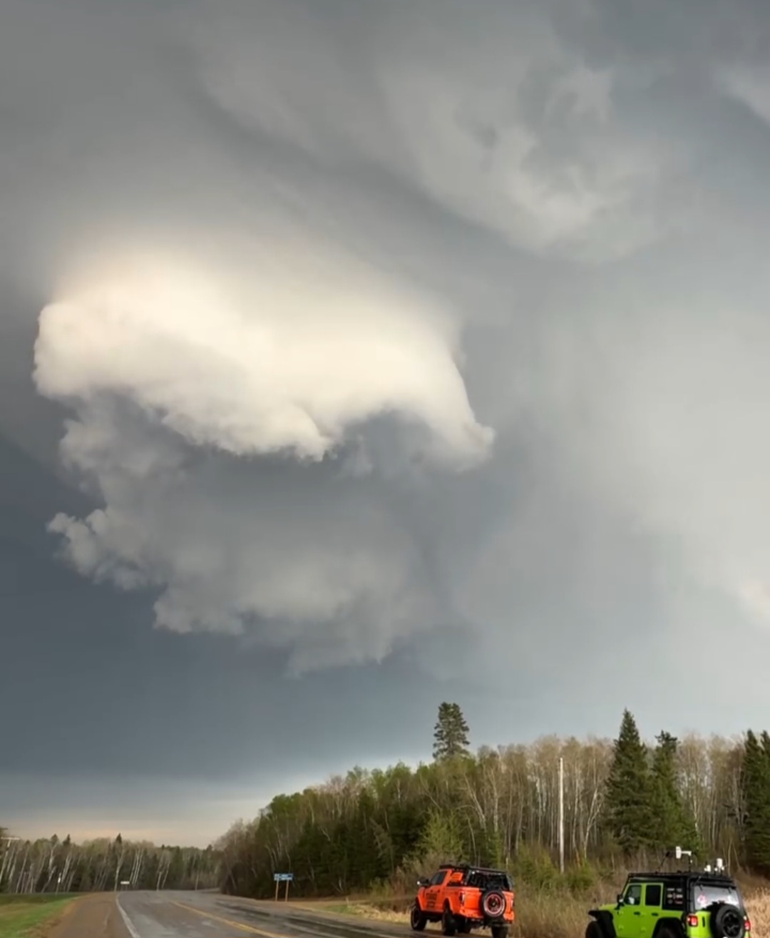 Supercella tornado Canada