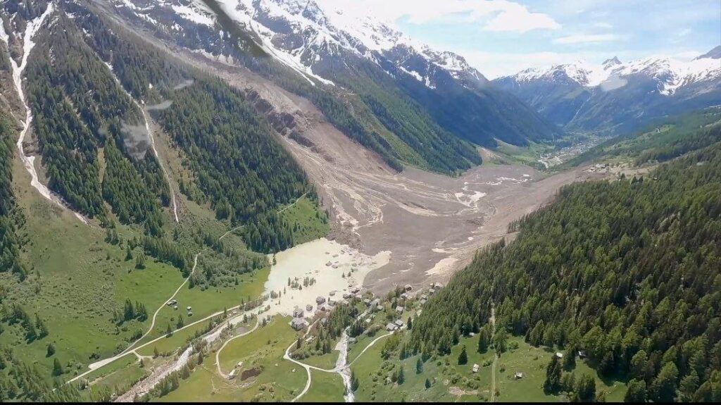 crollo ghiacciaio svizzera