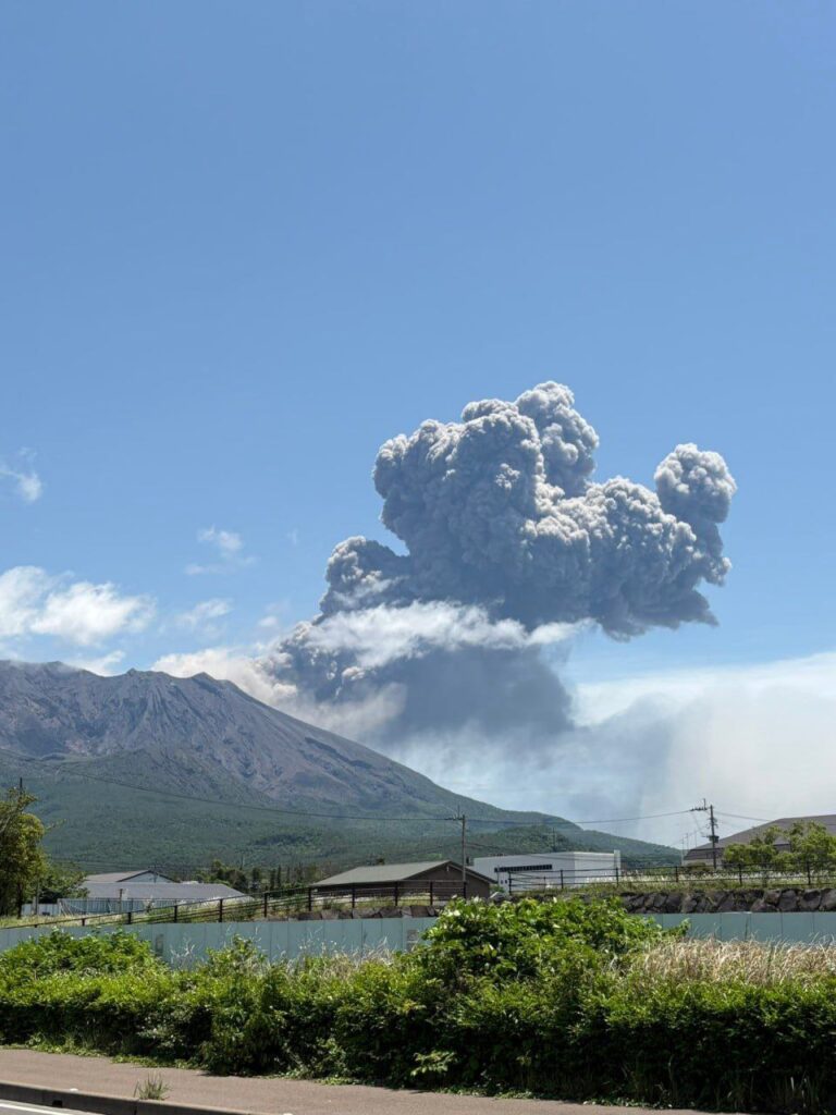 eruzione sakurajima giappone vulcano