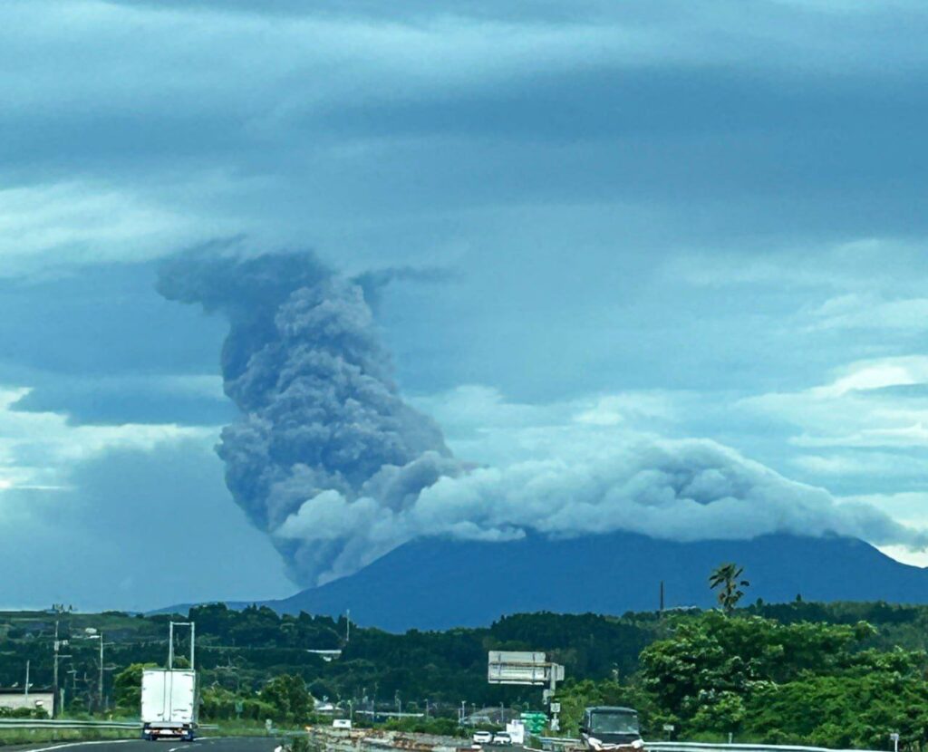 eruzione sakurajima giappone vulcano