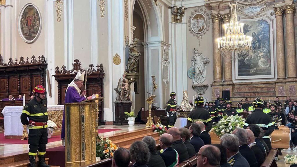 funerali vigili fuoco morti maiella