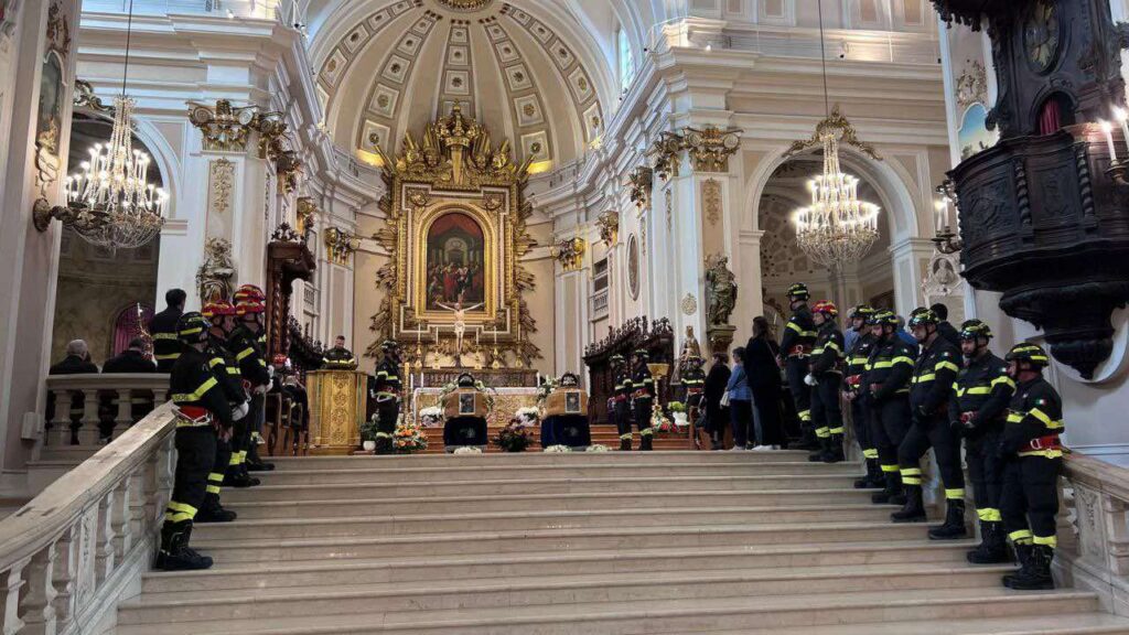 funerali vigili fuoco morti maiella