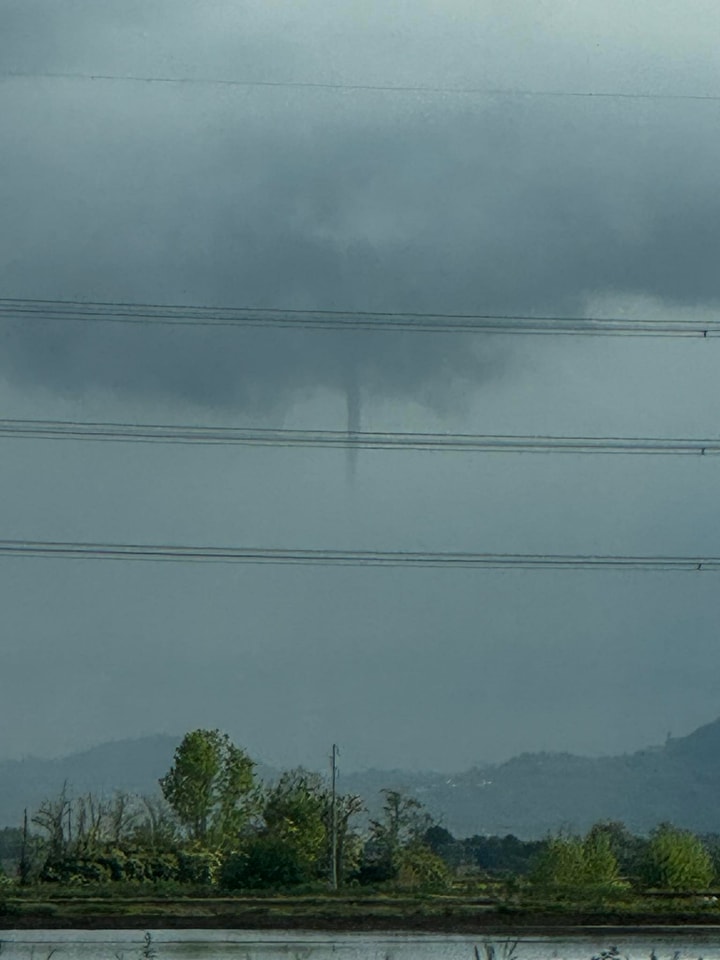 funnel cloud crescentino maltempo piemonte
