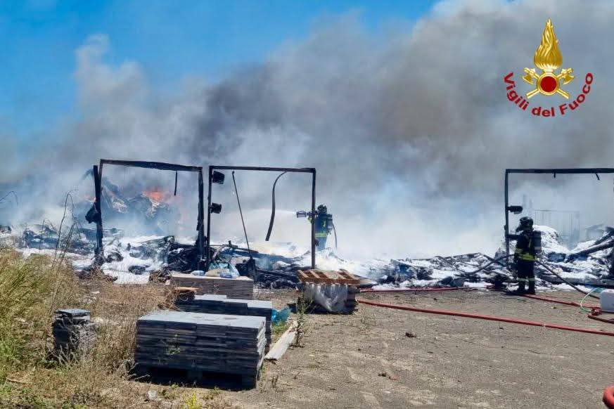 incendio vaccarizzo sicilia