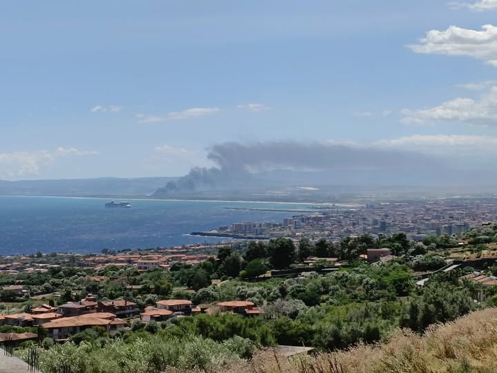 incendio vaccarizzo sicilia