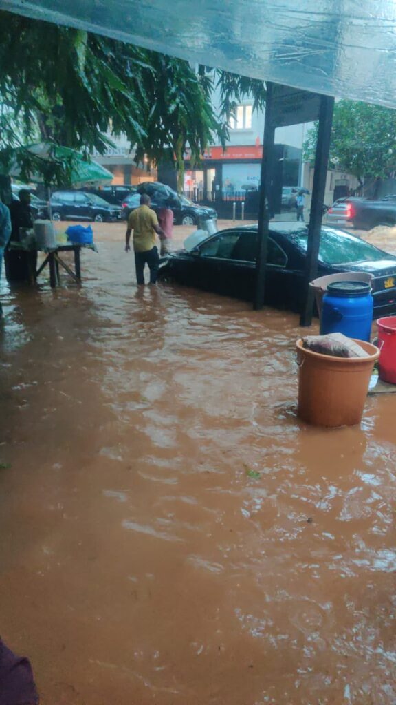 india inondazioni mumbai