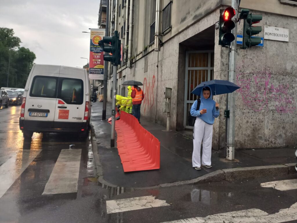 maltempo milano barriere mobili ponte lambro