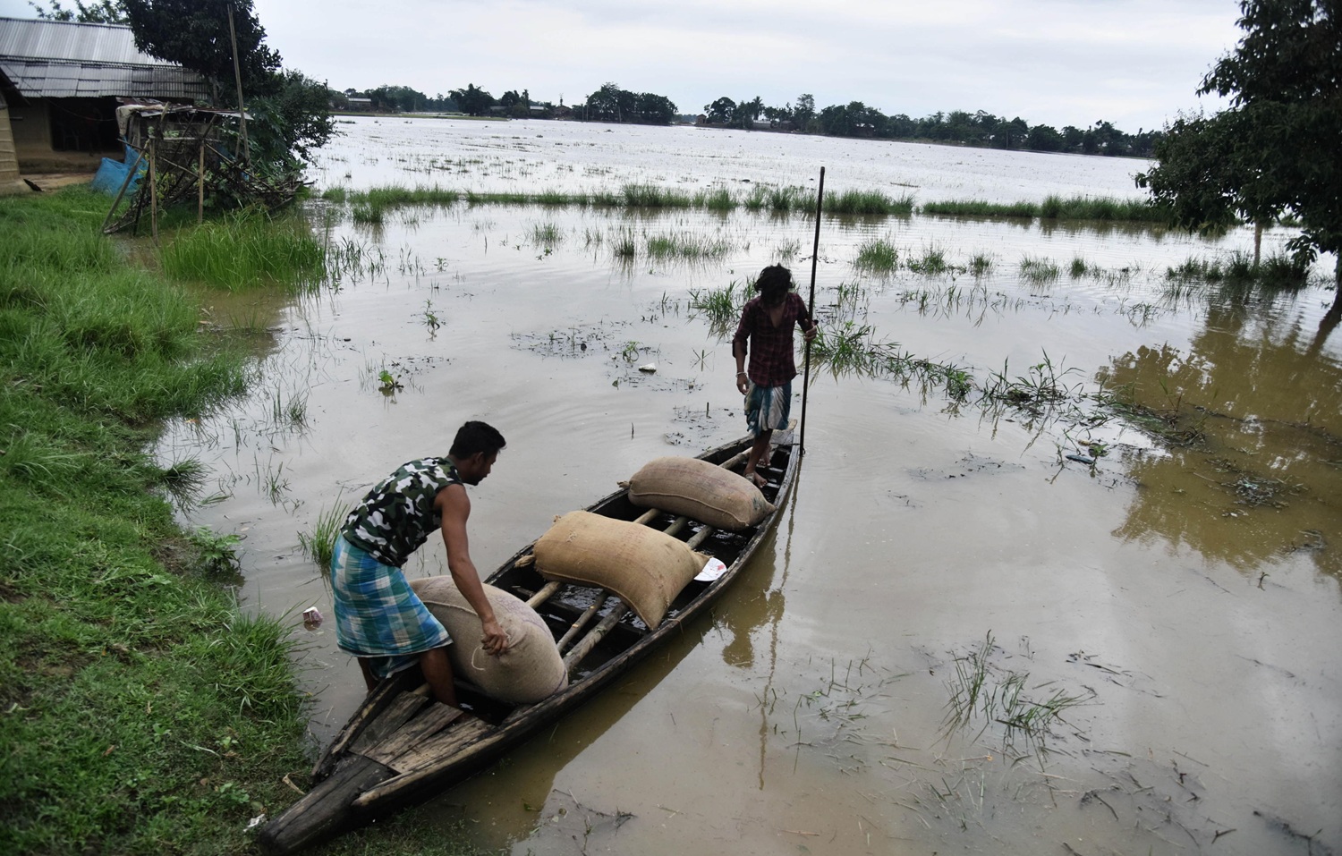 Piogge monsoniche in India, almeno 18 morti nel Gujarat