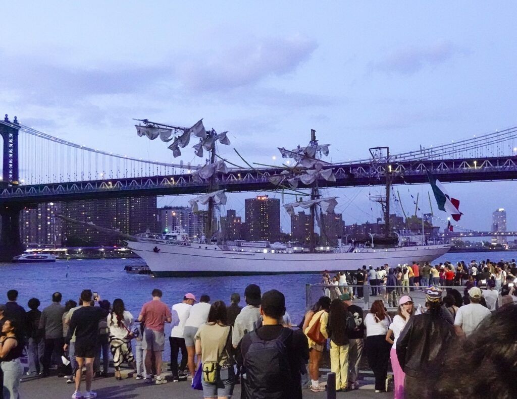 nave scuola messico new york ponte brooklyn