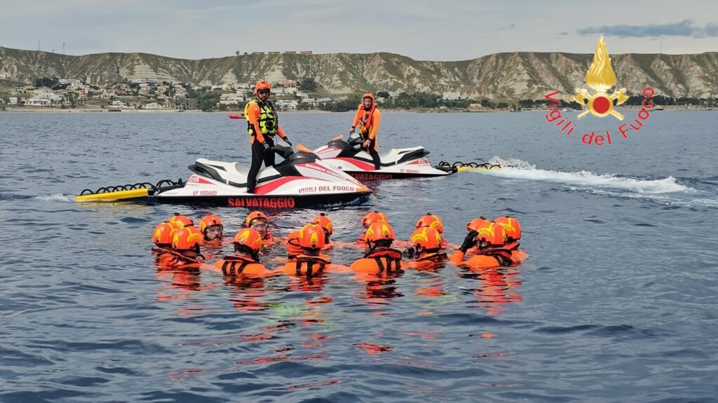 vigili del fuoco soccorso mare
