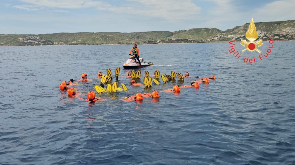 vigili del fuoco soccorso mare