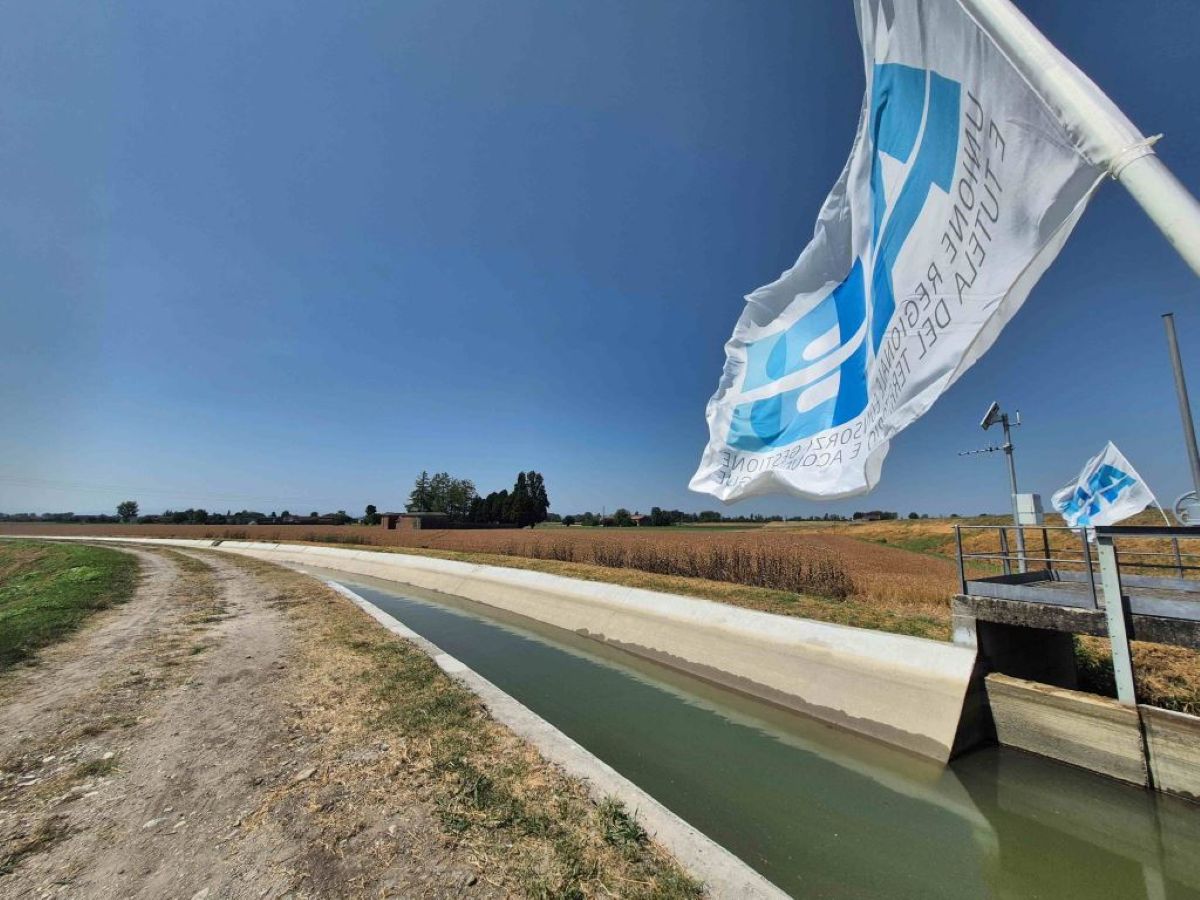 Maxi intervento: il canale Ottomulini è già in funzione nel Parmense