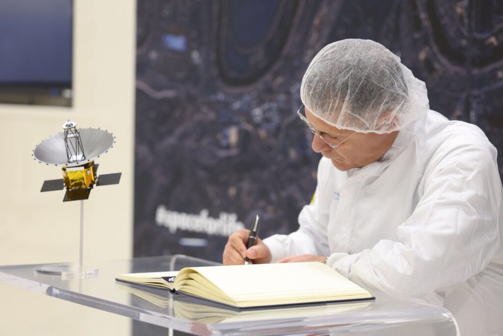 Edmondo Cirielli visita thales alenia space