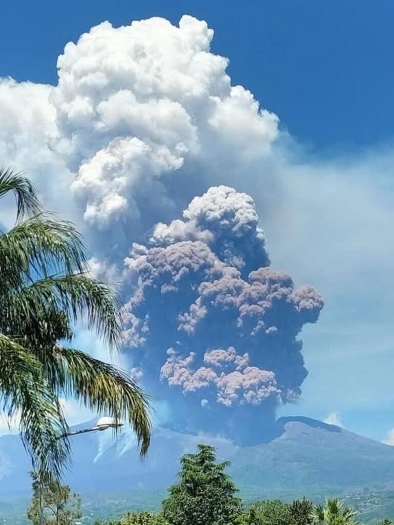 Eruzione Etna flusso piroclastico