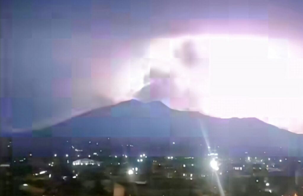 Fulmini Etna 18 giugno 2025