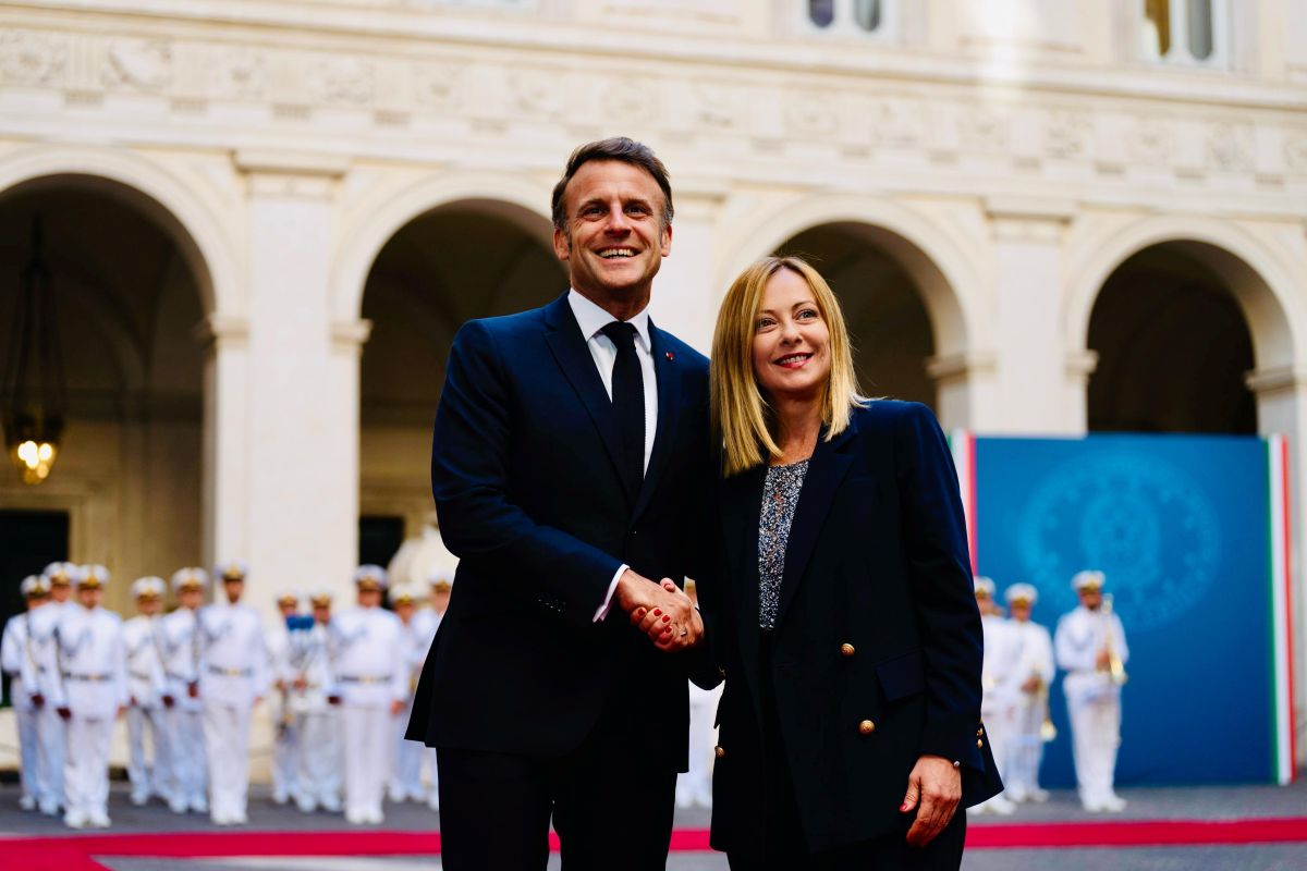 Meloni e Macron rilanciano l’asse Roma-Parigi: intesa su energia, auto, spazio e IA | FOTO