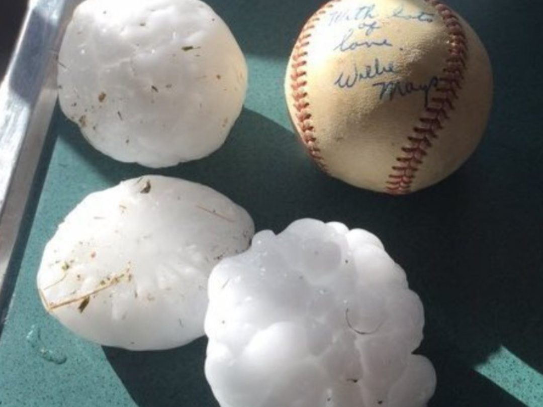 Maltempo USA, tempesta distruttiva in Texas: grandine come palle da baseball e venti devastanti