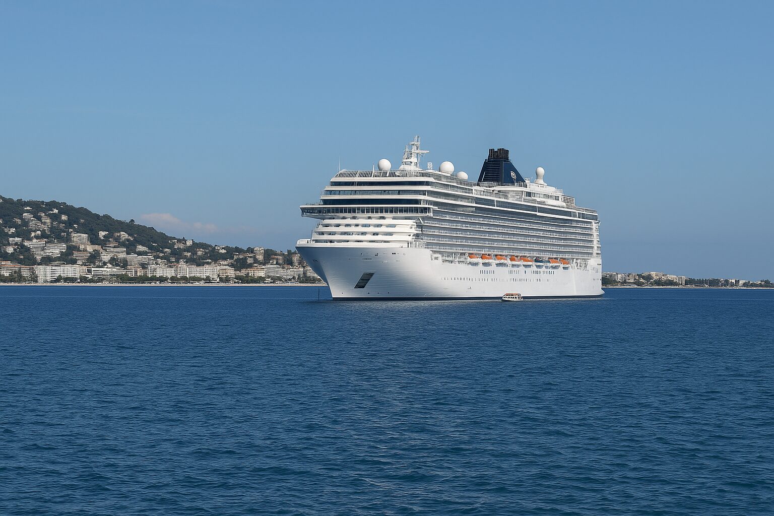 Clima, rinviata la tassa sulle emissioni navali di CO2: pesa il veto degli USA