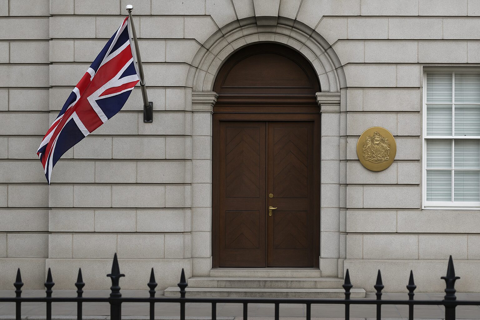 Il Regno Unito ritira il personale dell’ambasciata in Iran per motivi di sicurezza