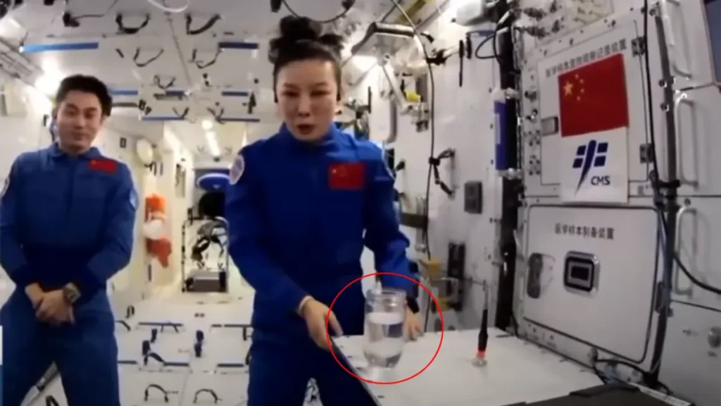 bicchiere acqua stazione spaziale cinese