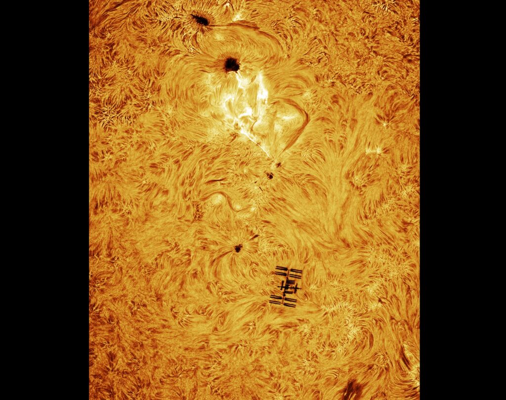 brillamento stazione spaziale sole