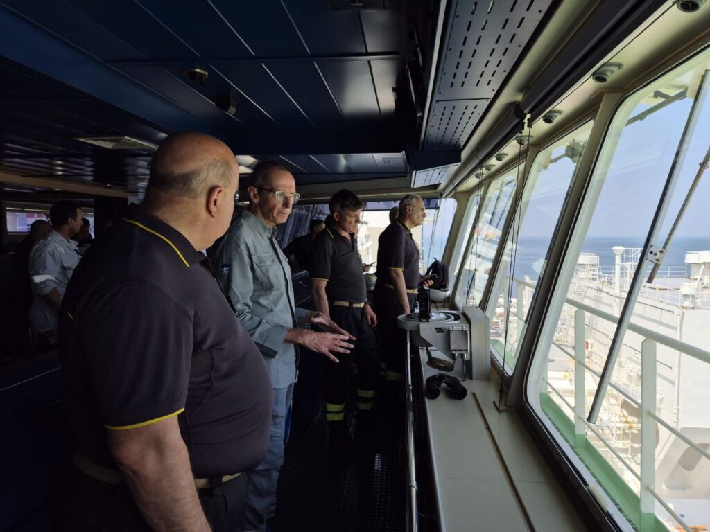 capo vigili fuoco visita nave snam