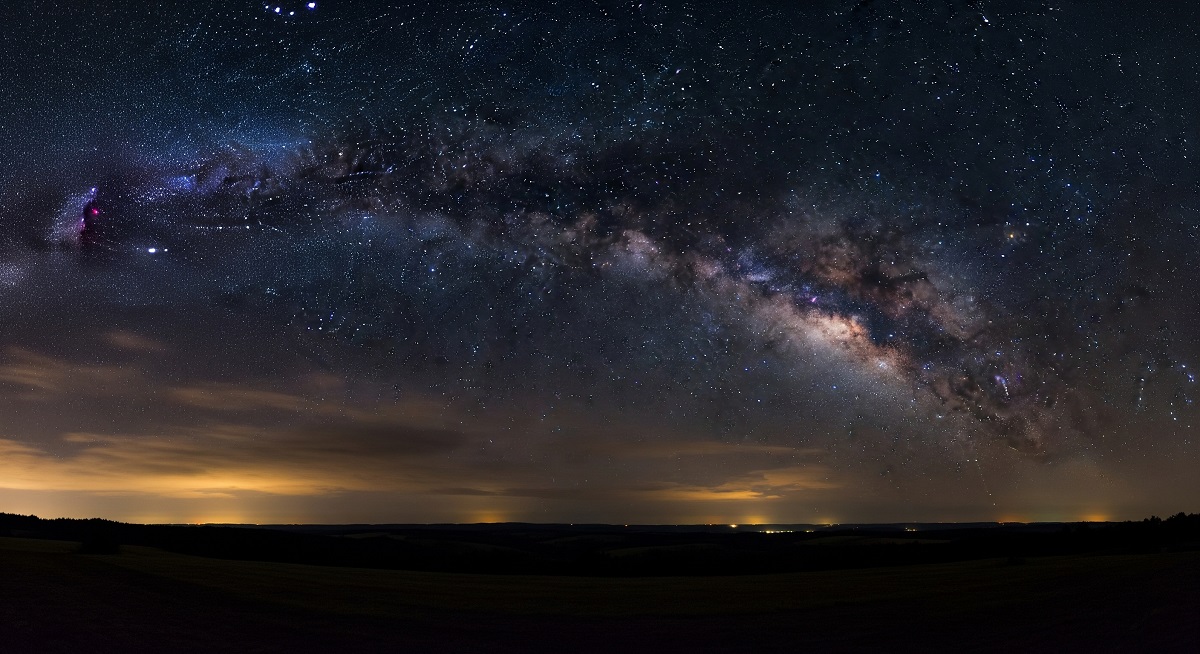 Alla scoperta del cielo del mese di giugno 2025, dal Solstizio d’Estate alle congiunzioni