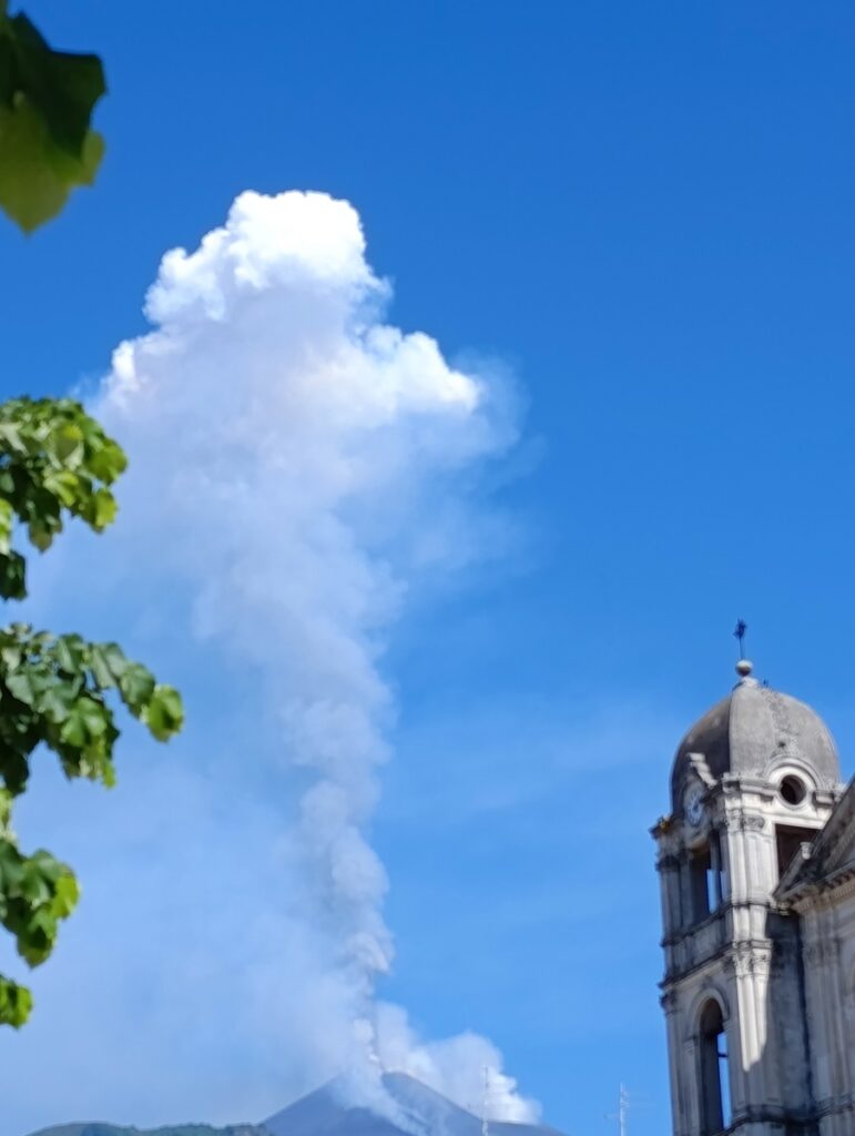 eruzione etna oggi 2 giugno