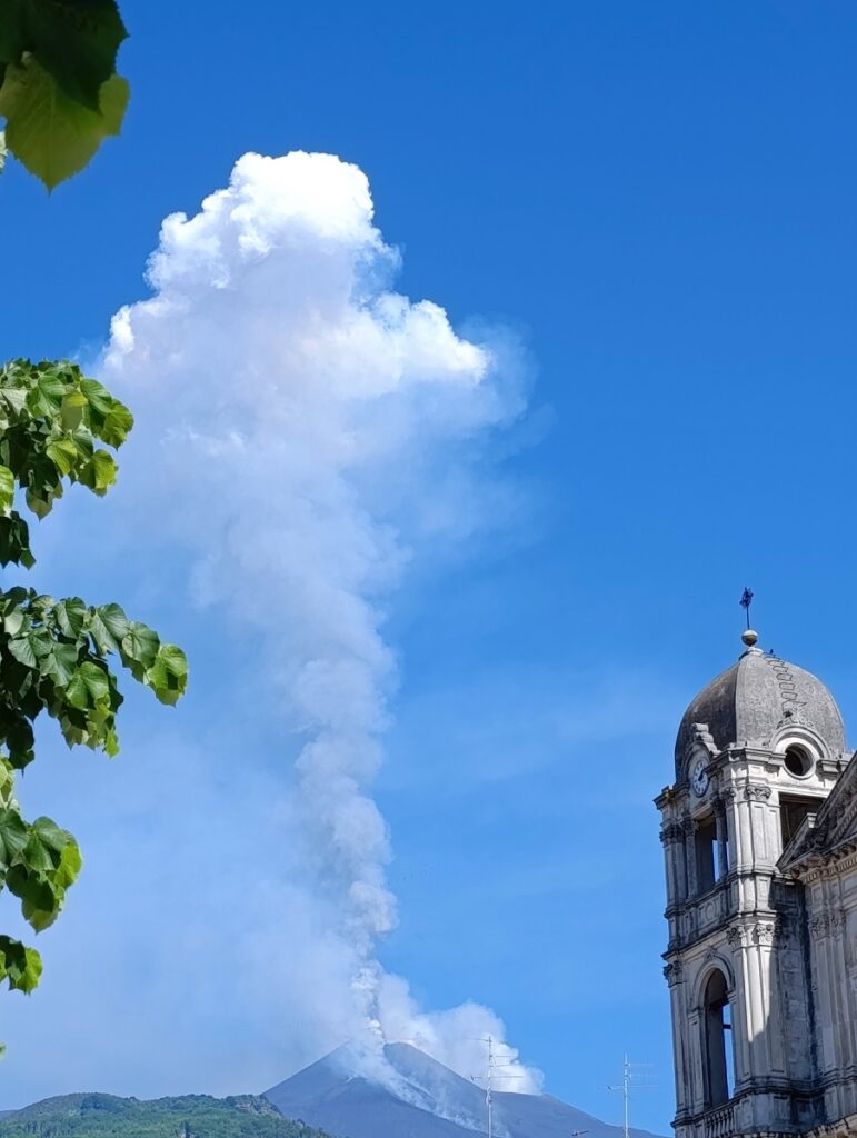 eruzione etna oggi 2 giugno