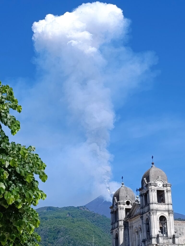 eruzione etna oggi 2 giugno