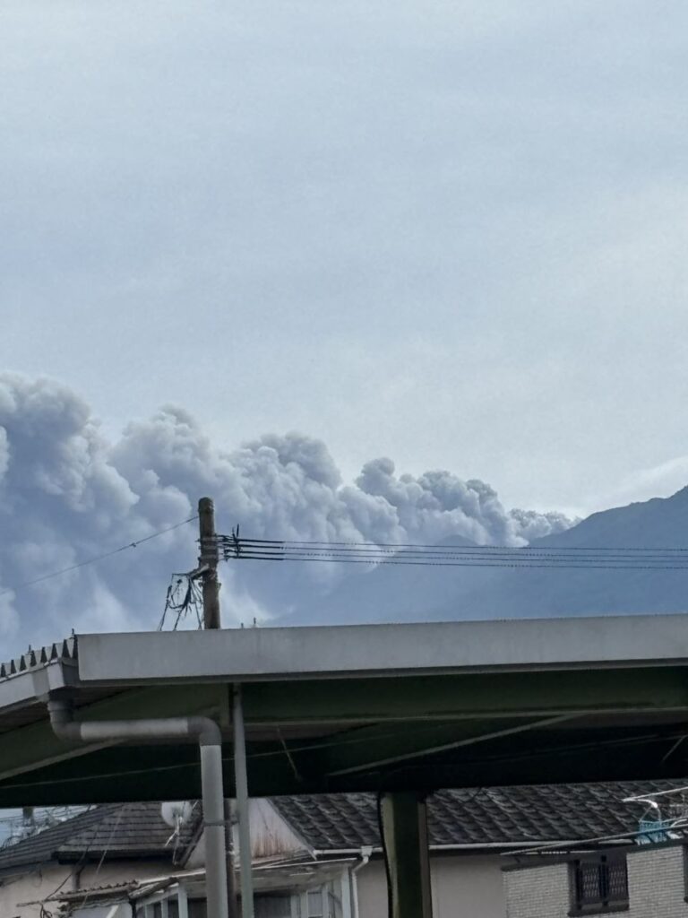 eruzione vulcano Shinmoedake giappone