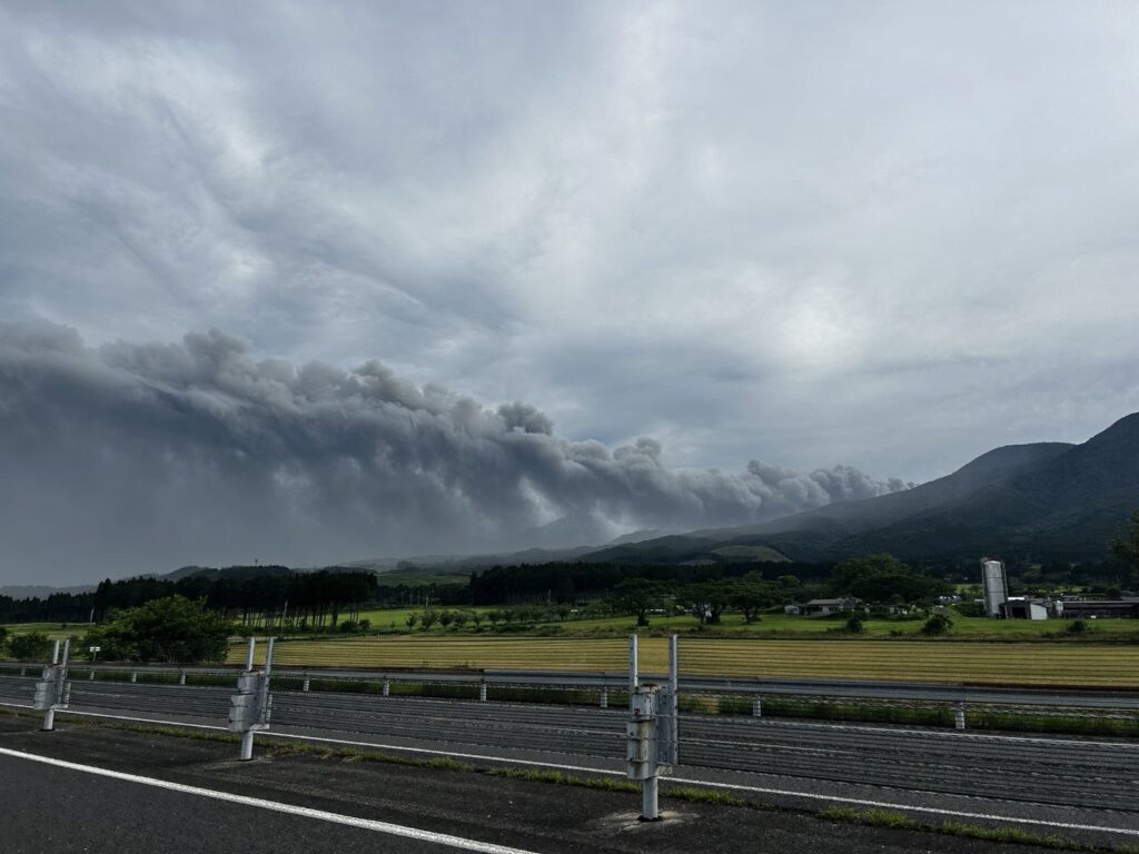 eruzione vulcano Shinmoedake giappone