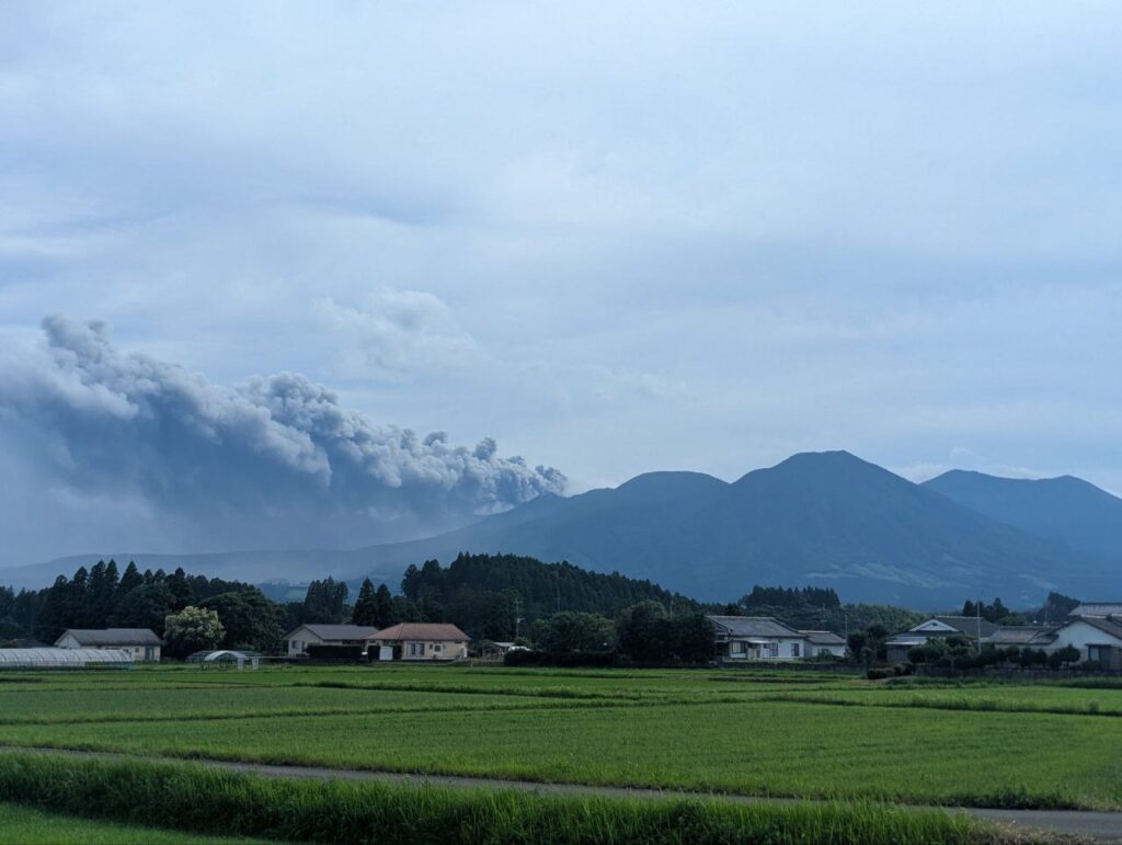 eruzione vulcano Shinmoedake giappone