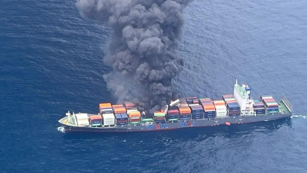 incendio nave portacontainer india