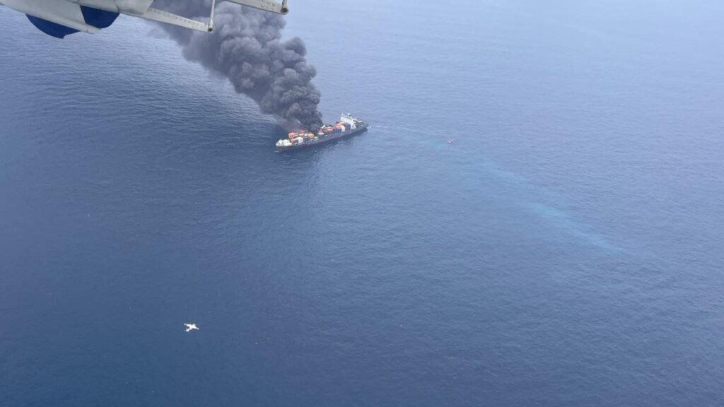 incendio nave portacontainer india