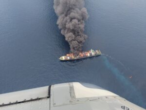 incendio nave portacontainer india