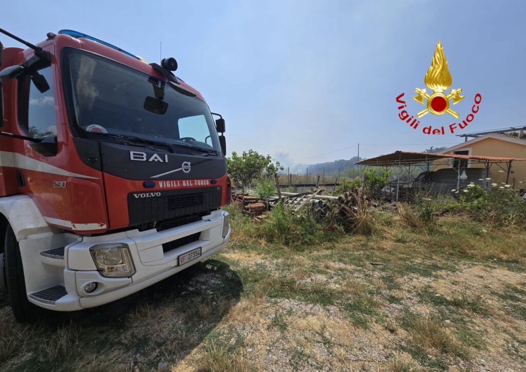 incendio persano campania
